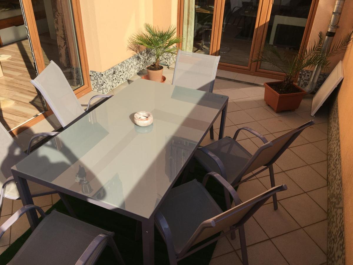 Apartman Slunecnice S Terasou Ceske Budejovice Kültér fotó